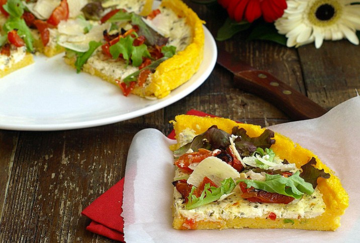 Réaliser une tarte maison polenta à la ricotta et aux fleurs de câpres